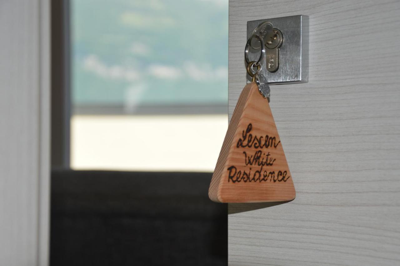 White Suite - Jacuzzi, Swimming Pool & Lake View レッツェノ エクステリア 写真